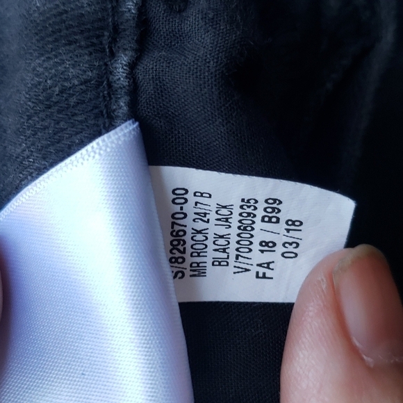 Old Navy Higher High-Waisted Rockstar 24/7 Sculpt Black Super Skinny Jeans - Picture 9 of 9